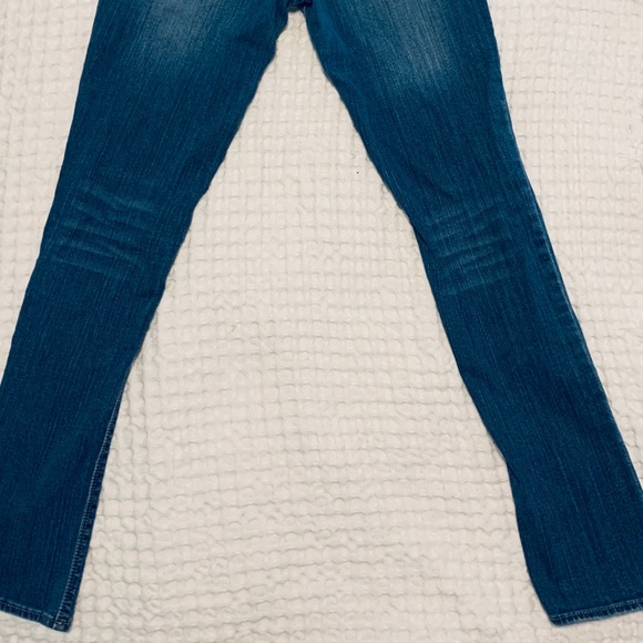 Levi’s Mid-Wash Jeans (Low-rise) - Picture 5 of 8